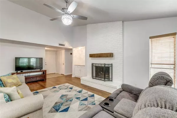 305 Hemlock Drive, Grand Prairie, TX 75052