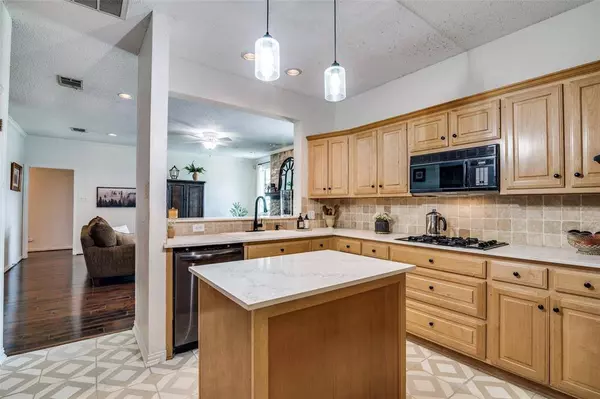 4302 Lake Hill Drive, Rowlett, TX 75089