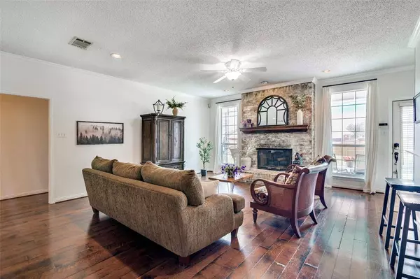 4302 Lake Hill Drive, Rowlett, TX 75089