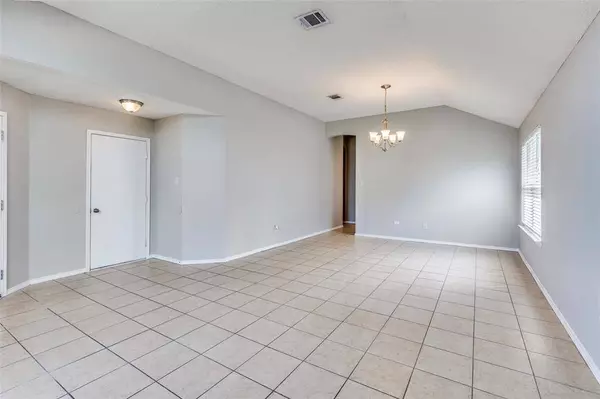 302 Montana Drive, Arlington, TX 76002