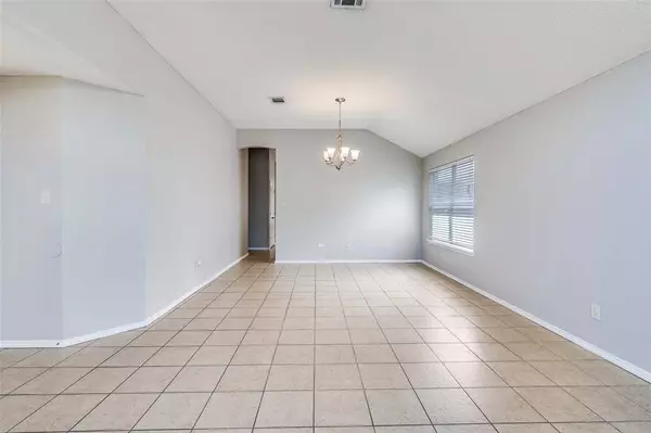 302 Montana Drive, Arlington, TX 76002