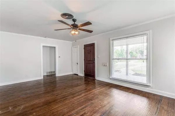 4208 Locke Avenue, Fort Worth, TX 76107