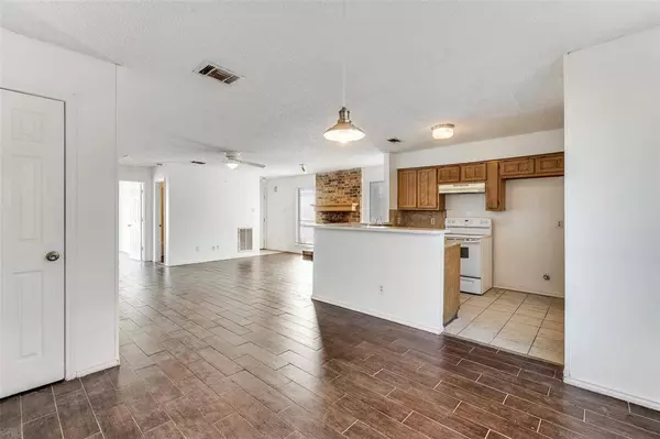 2710 Sherry Street, Arlington, TX 76014