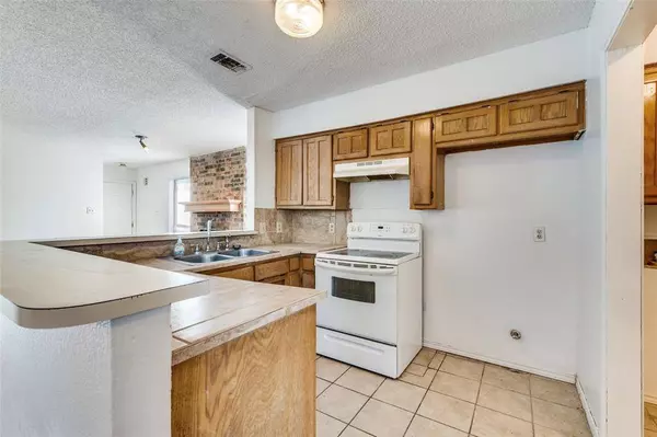 2710 Sherry Street, Arlington, TX 76014