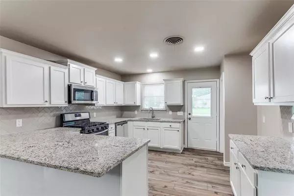 5229 Rutland Avenue, Fort Worth, TX 76133