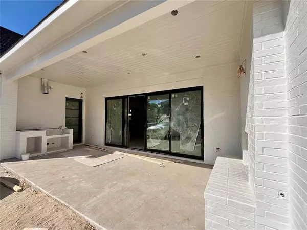 5501 Pershing Avenue, Fort Worth, TX 76107