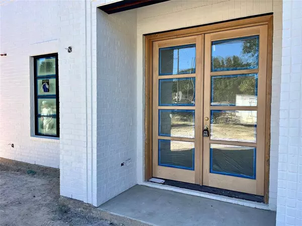 5501 Pershing Avenue, Fort Worth, TX 76107