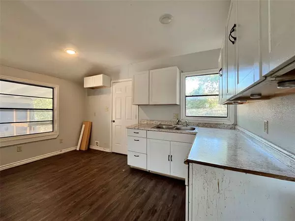 5816 Manhattan Drive, Fort Worth, TX 76107