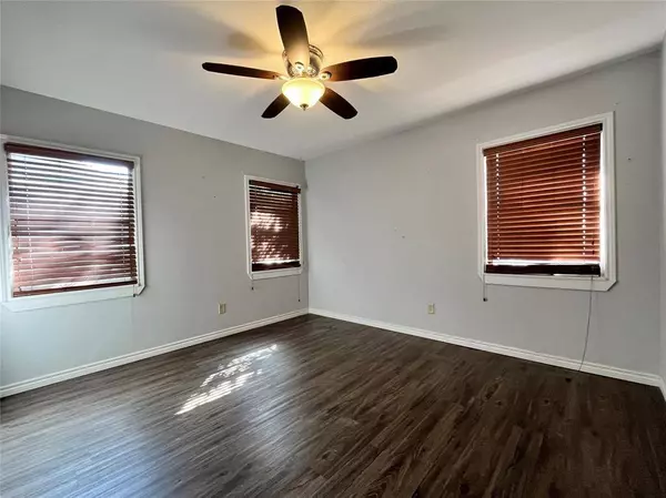 5816 Manhattan Drive, Fort Worth, TX 76107