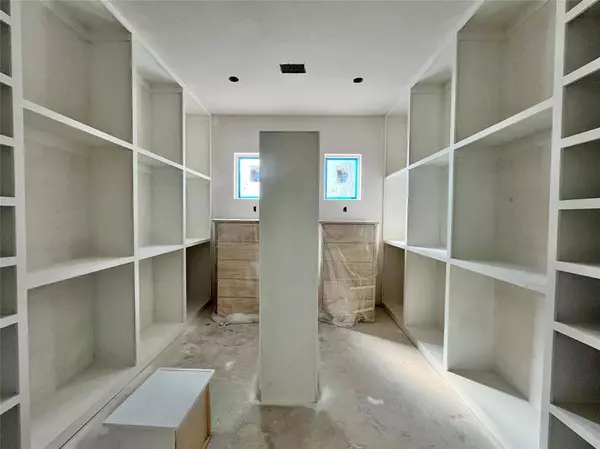 5501 Pershing Avenue, Fort Worth, TX 76107