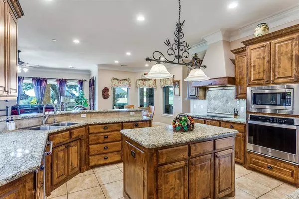 6824 Wild Stallion Road, Fort Worth, TX 76126