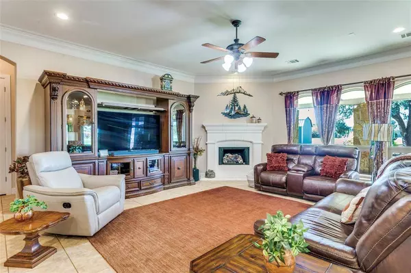 6824 Wild Stallion Road, Fort Worth, TX 76126