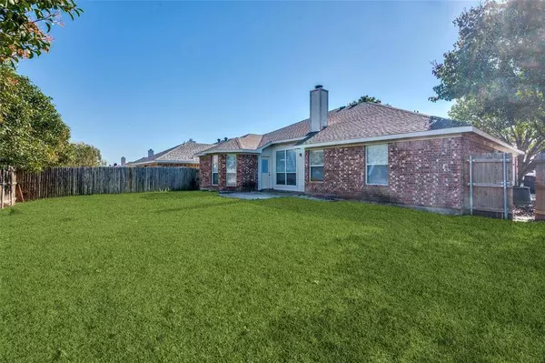 315 Mcmurtry Drive, Arlington, TX 76002