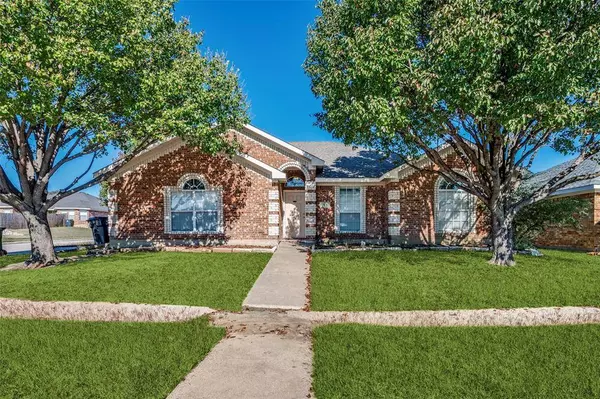 315 Mcmurtry Drive, Arlington, TX 76002
