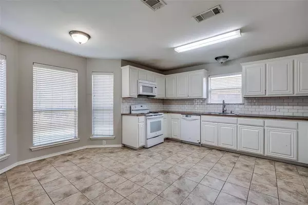 315 Mcmurtry Drive, Arlington, TX 76002