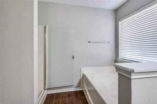 315 Mcmurtry Drive, Arlington, TX 76002