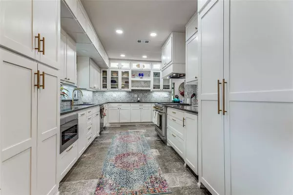 2209 Hillcrest Street, Fort Worth, TX 76107