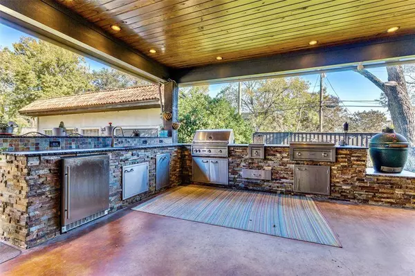 2209 Hillcrest Street, Fort Worth, TX 76107