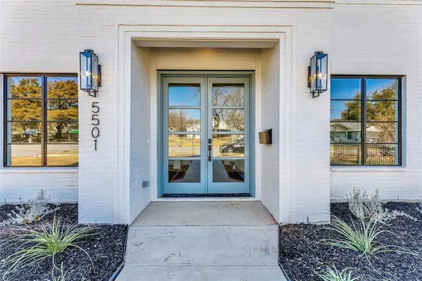 5501 Pershing Avenue, Fort Worth, TX 76107