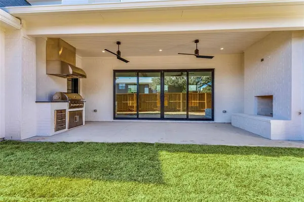 5501 Pershing Avenue, Fort Worth, TX 76107