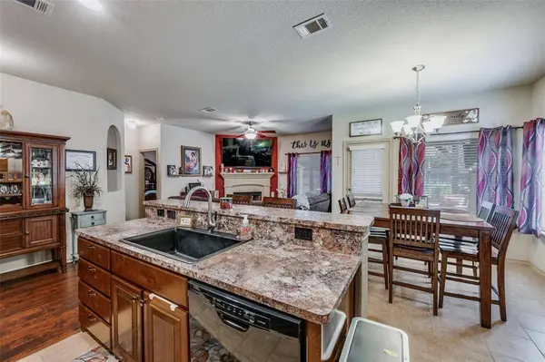 6803 Elderberry Drive, Arlington, TX 76001