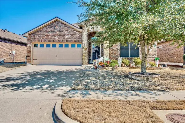 6803 Elderberry Drive, Arlington, TX 76001