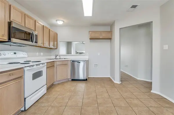 800 Ponselle Drive, Arlington, TX 76001