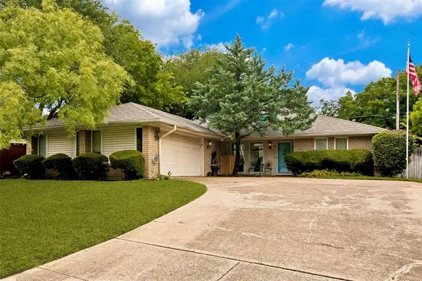 4532 Grey Dawn Drive, Arlington, TX 76017