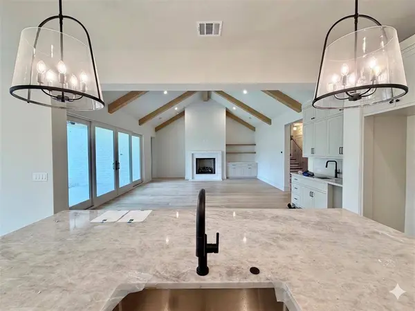 820 Edgefield Road, Fort Worth, TX 76107