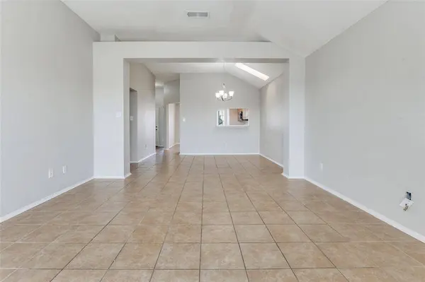 800 Ponselle Drive, Arlington, TX 76001