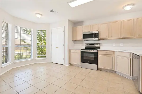 800 Ponselle Drive, Arlington, TX 76001