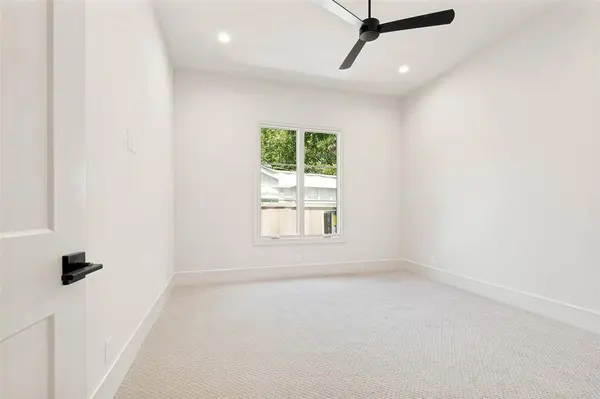 820 Edgefield Road, Fort Worth, TX 76107