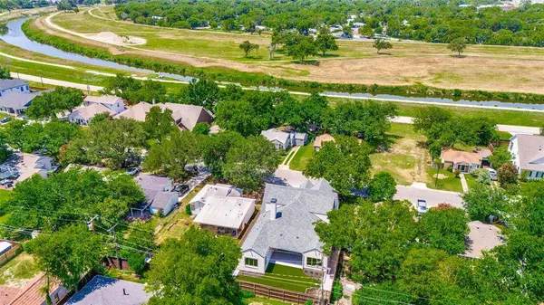 820 Edgefield Road, Fort Worth, TX 76107