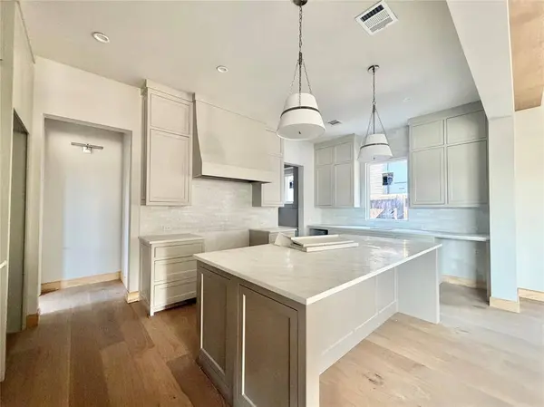 3790 W 6th Street, Fort Worth, TX 76107