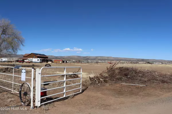 25683 N Champagne LN, Paulden, AZ 86334