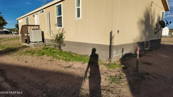 275 E Houston RD, Paulden, AZ 86334