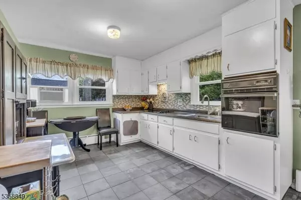 10 Dale Trl, Hopatcong Boro, NJ 07843