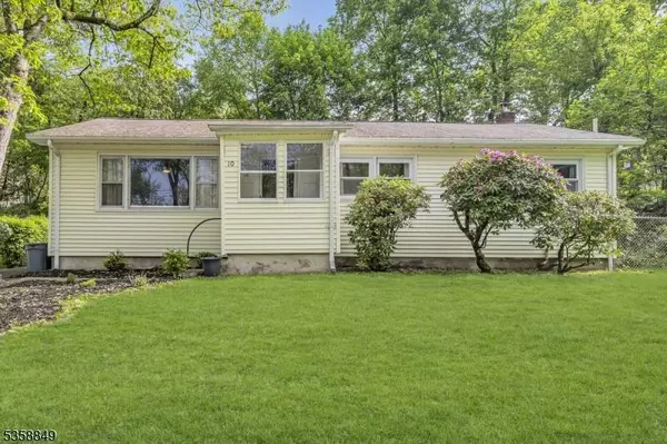 10 Dale Trl, Hopatcong Boro, NJ 07843