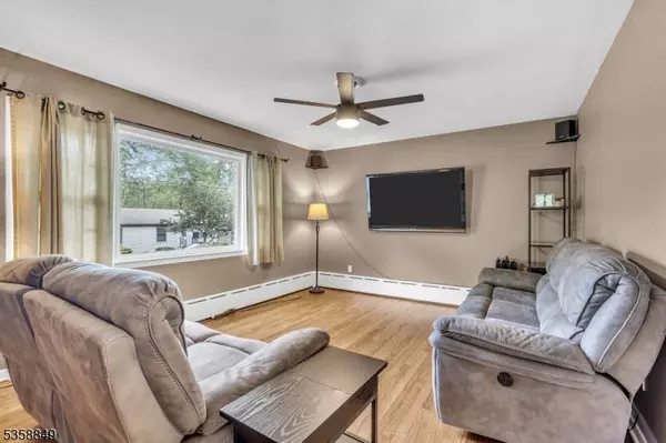 10 Dale Trl, Hopatcong Boro, NJ 07843