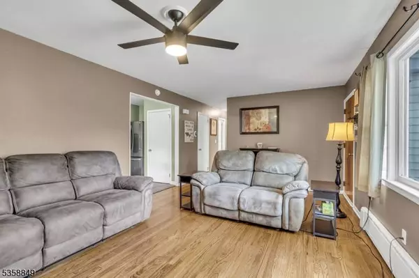 10 Dale Trl, Hopatcong Boro, NJ 07843