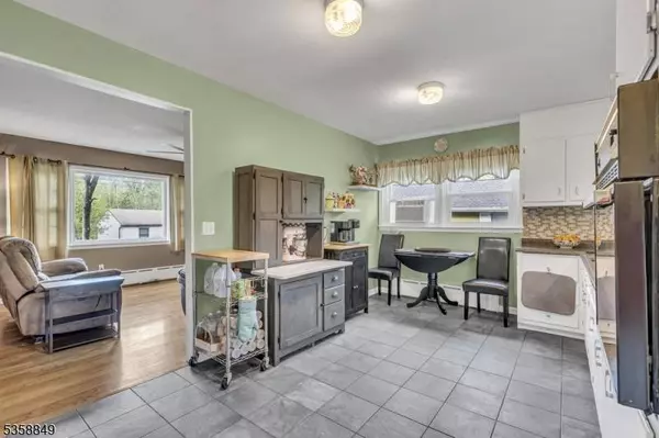 10 Dale Trl, Hopatcong Boro, NJ 07843