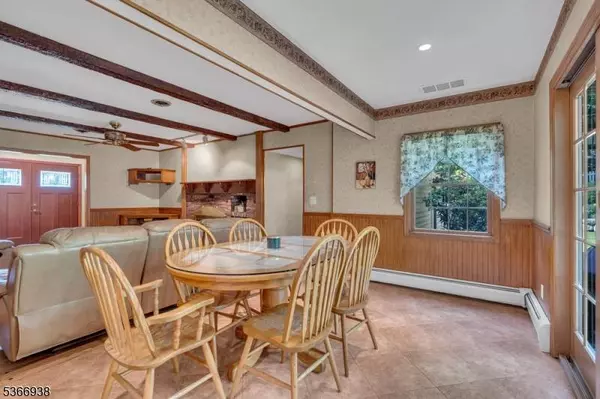 87 Edward Dr, Ringwood Boro, NJ 07456