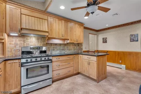 87 Edward Dr, Ringwood Boro, NJ 07456