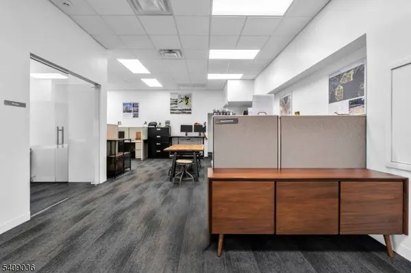 140 W Main St, Clinton Twp., NJ 08829