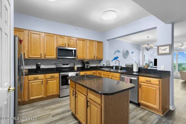 2230 Beach Drive #404, Gulfport, MS 39507