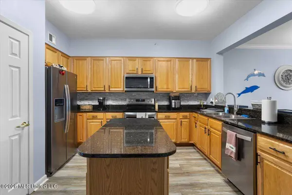 2230 Beach Drive #404, Gulfport, MS 39507