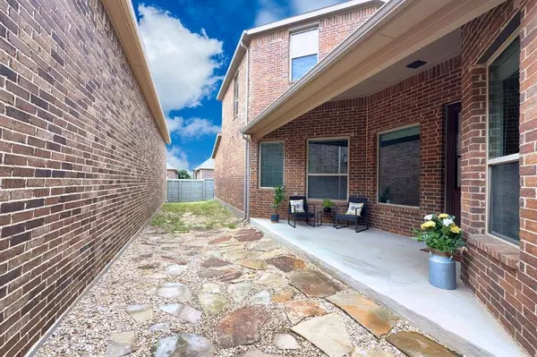 717 10th Street, Argyle, TX 76226