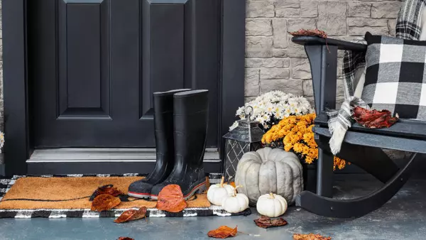  Ways on How to Decorate a Beautiful Fall Porch