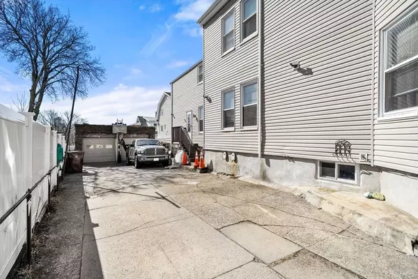 71 Summer St, Everett, MA 02149