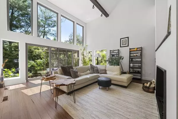 17 Juniper Ln, Framingham, MA 01701